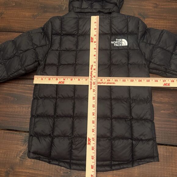 The North Face Kids Thermoball Hooded Jacket - Picture 10 of 10